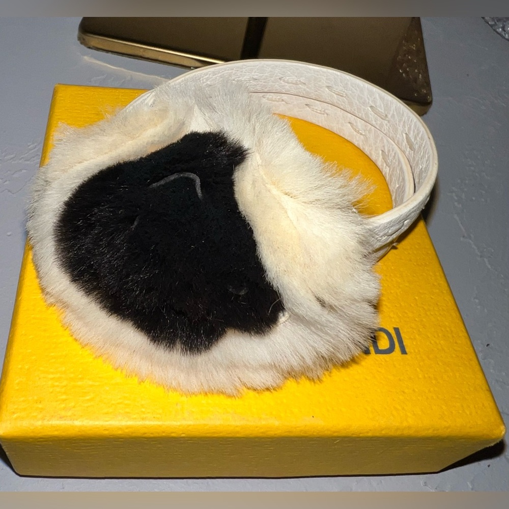 AUTH EUC Fendi Mink Fur Pom Pom Bracelet with box